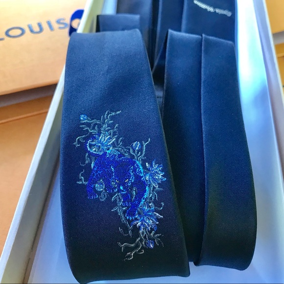 🎁LV JOURNEY🎁🆕💯AUTHN LOUIS VUITTON TRAVEL CAMBODIA BLUE PANTHER MOTIF TIE🔥 - Picture 5 of 16